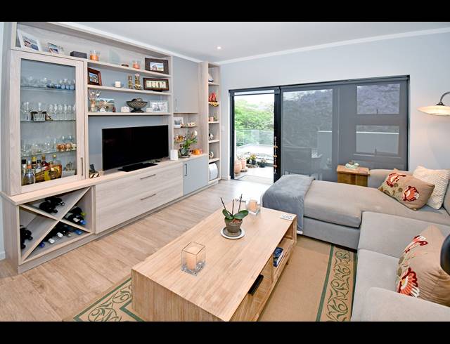 2 BEDROOM APARTMENT FOR SALE IN ROSEBANK